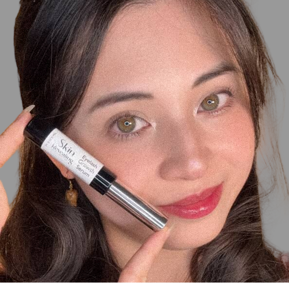 woman_applying_lash_serum_skinrevealing.png